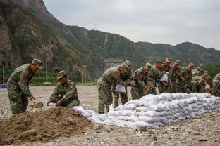 詹姆斯过去5场：场均29.6分8.2板8.2助 命中率63%三分命中率51%